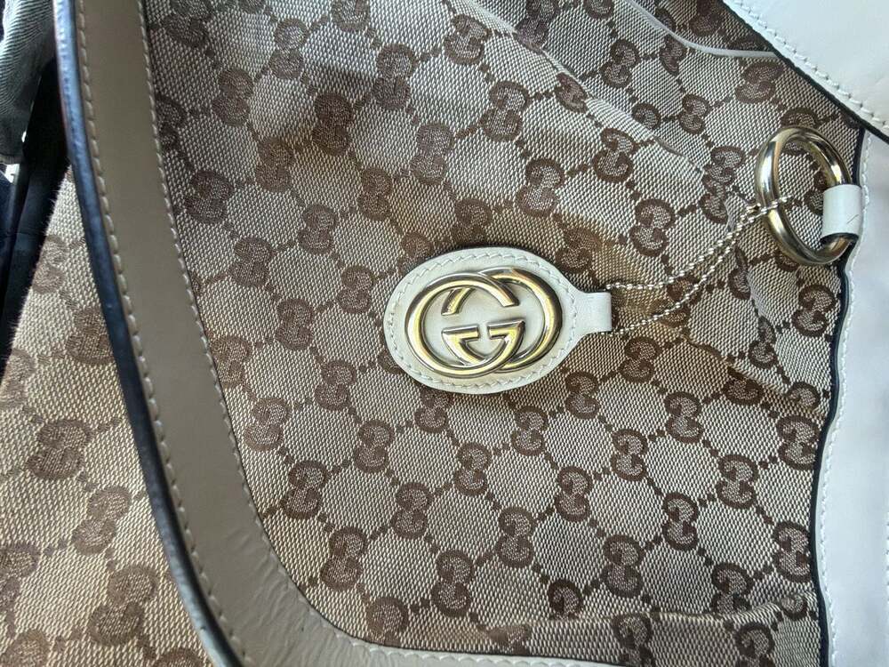 Authentic Gucci Hobo GG Britt Bag, Preowned. Canvas...